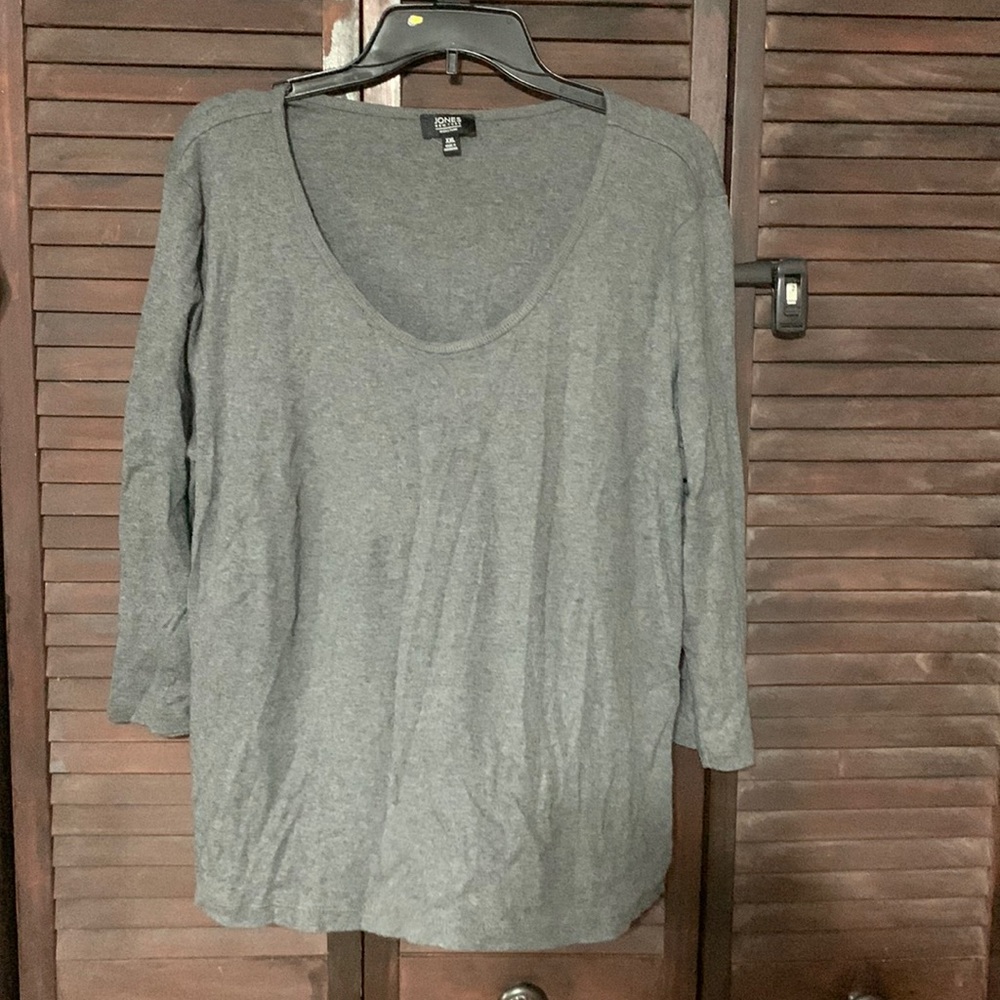 Jones New York three-quarter sleeve gray shirt